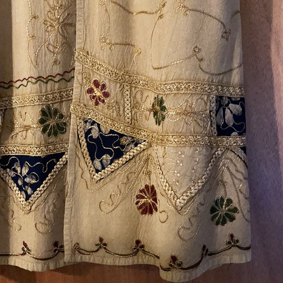 Gorgeous vintage long embroidered wraparound beige skirt made in India (mlb) - Picture 15 of 16